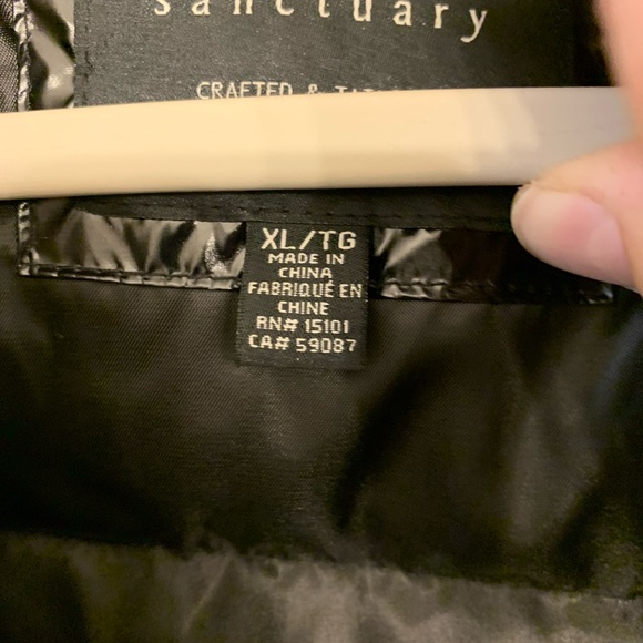 Black Sanctuary puffer jacket.  Cozy, like new. Smoke free home. XL - Picture 3 of 5